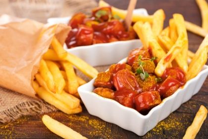 Currywurst Pommes