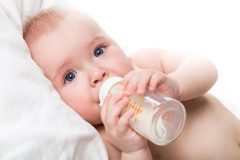 Was und wie viel sollen Kleinkinder trinken?